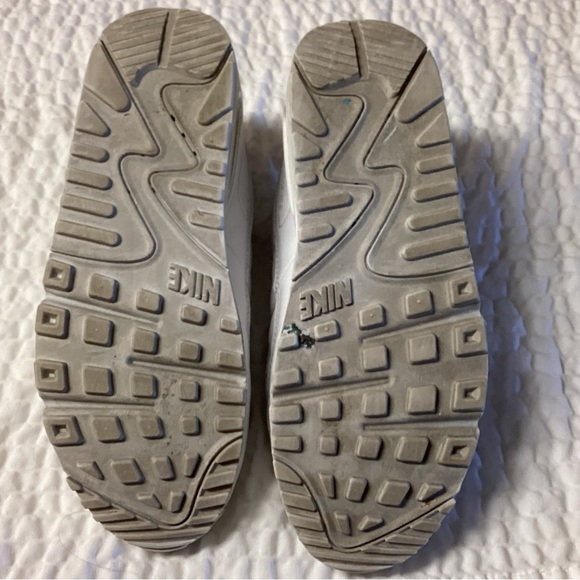 Nike Air Max 90 Triple White Women's Size 10 DH8010-100 $60 - Picture 6 of 7